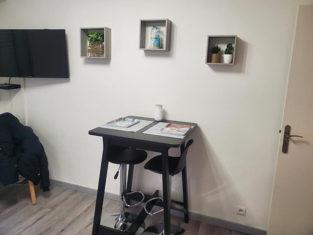 Joli Petit Studio Au Centre De Carry Le Rouet Apartment Exterior photo